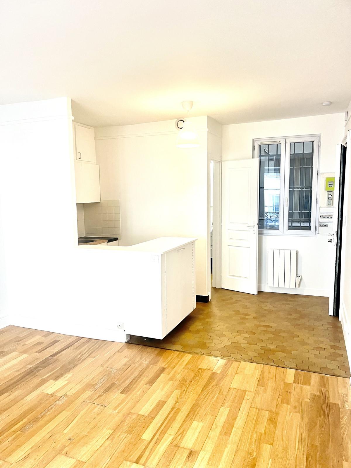 A LOUER STUDIO 25.39m2 PARIS XIIème Métro Dugommier