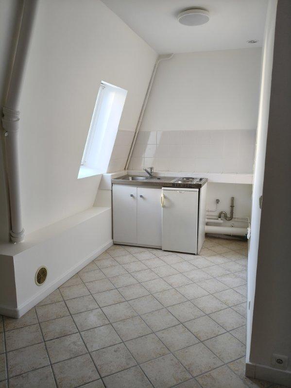 A LOUER STUDIO 23.26 PARIS IX REFAIT NEUF