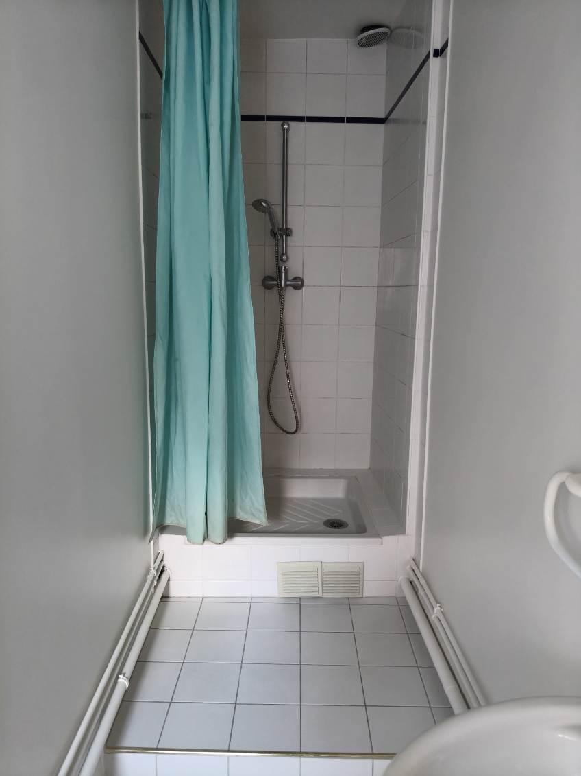 A LOUER STUDIO 23.26 PARIS IX REFAIT NEUF