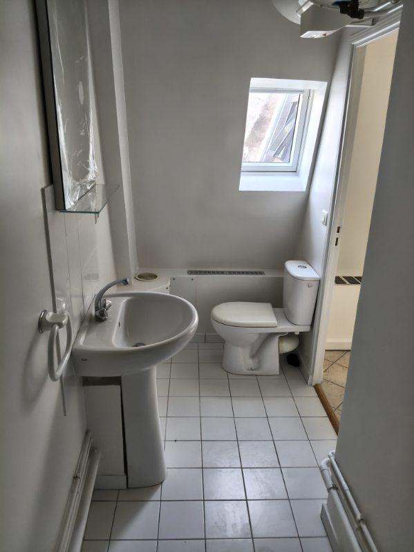 A LOUER STUDIO 23.26 PARIS IX REFAIT NEUF