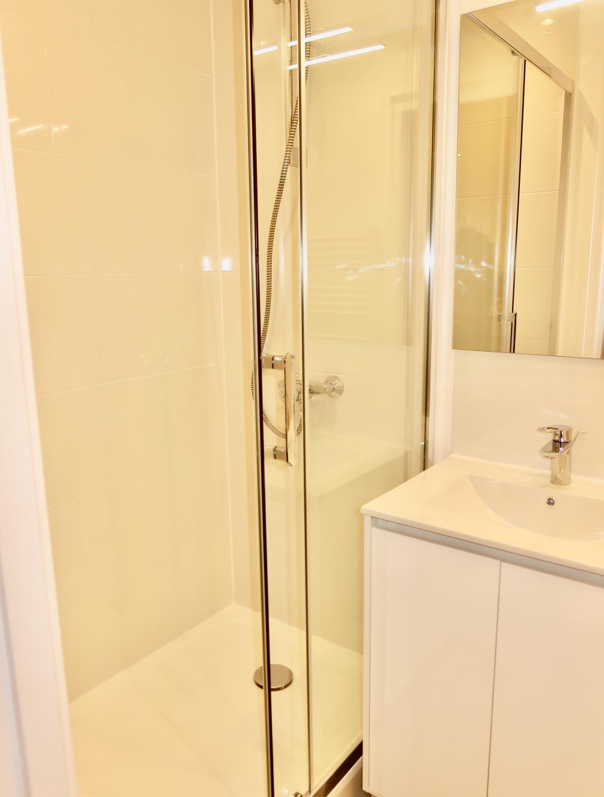 Paris XVIIIème, métro Anvers/Abbesses, Studio de 20,39m² refait à neuf