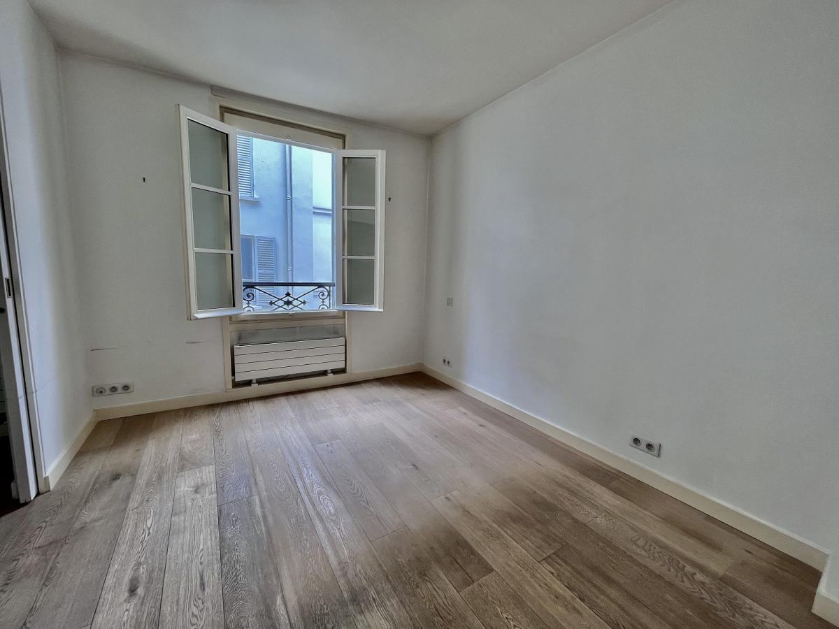 Paris VIème Port Royal, rue d'Assas, Grand 2P 54,21m²