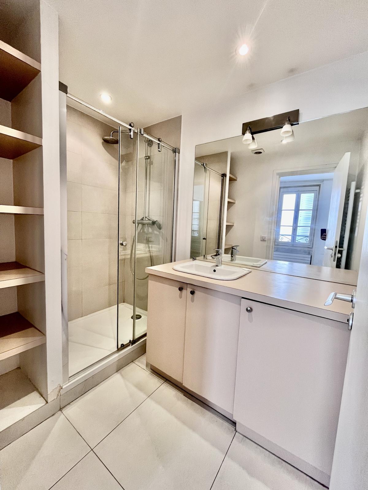 Paris VIème Port Royal, rue d'Assas, Grand 2P 54,21m²