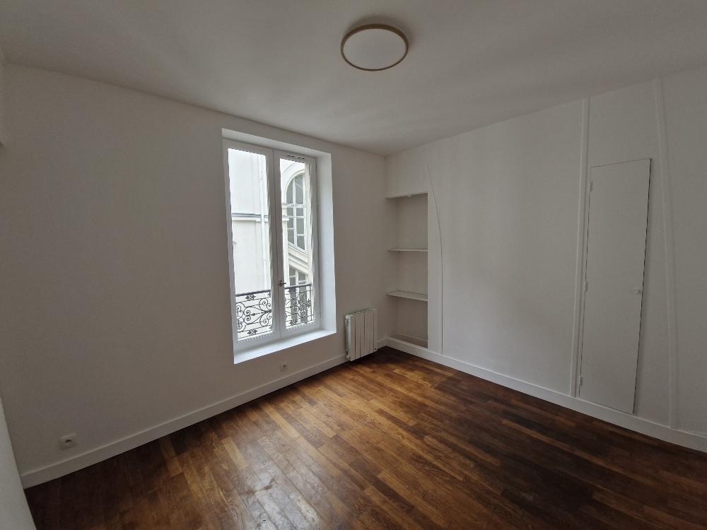 A LOUER 2 PIECES 37m². PARIS Xème. REFAIT NEUF