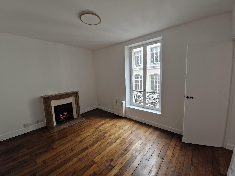 A LOUER 2 PIECES 37m². PARIS Xème. REFAIT NEUF