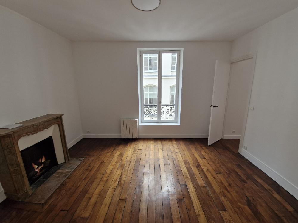 A LOUER 2 PIECES 37m². PARIS Xème. REFAIT NEUF