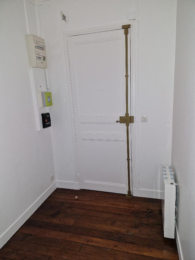 A LOUER 2 PIECES 37m². PARIS Xème. REFAIT NEUF