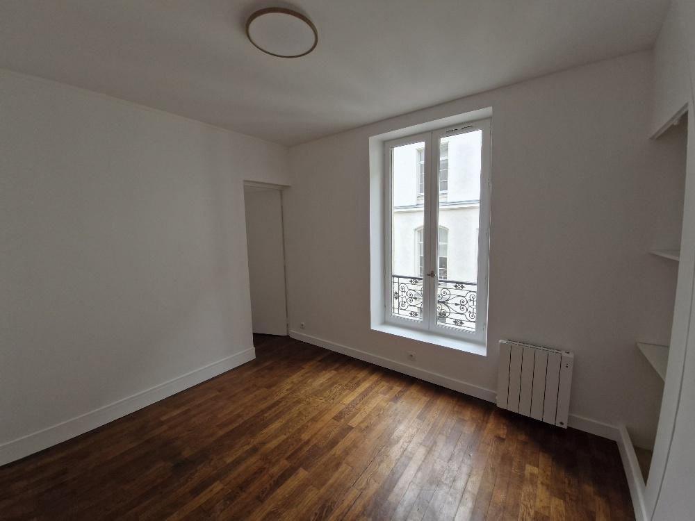 A LOUER 2 PIECES 37m². PARIS Xème. REFAIT NEUF