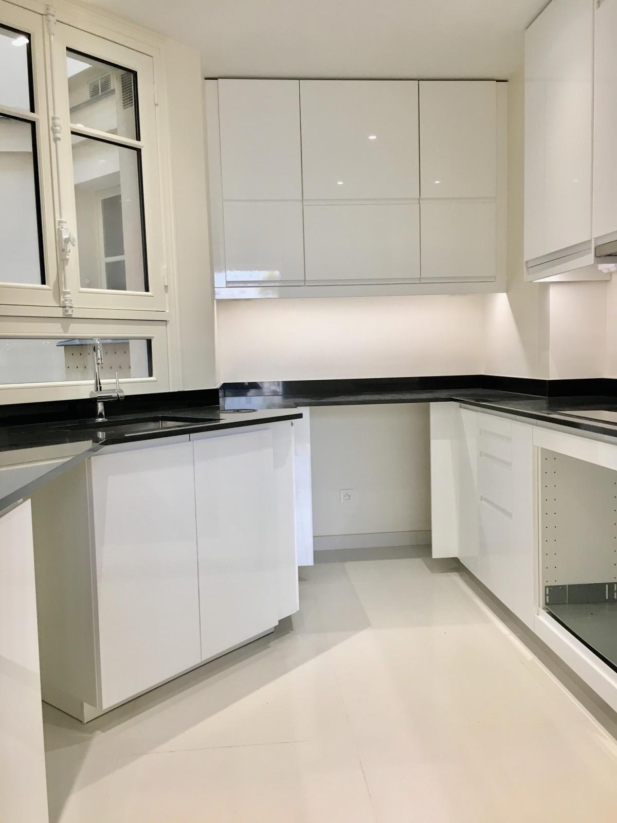 Paris XVème , Place du Commerce, 2 Pièces de 56m² 