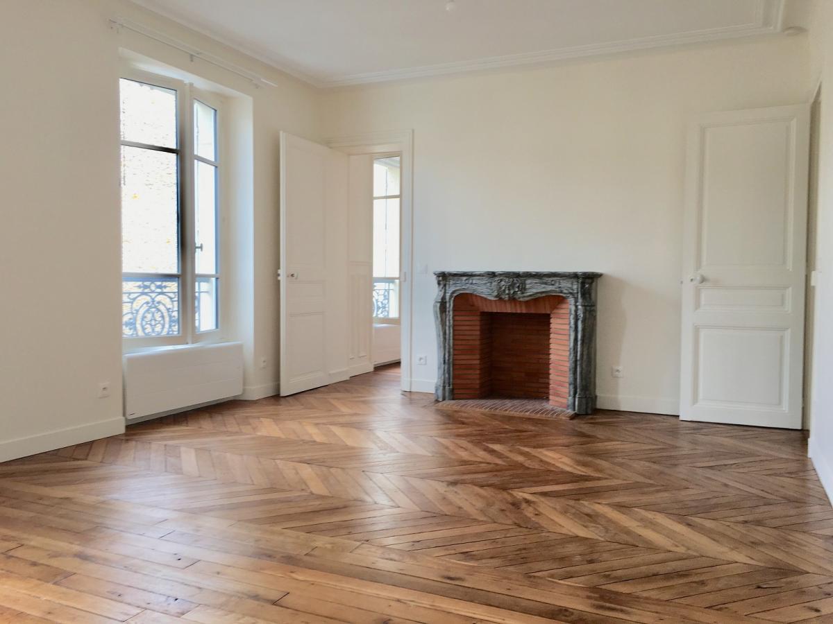 Paris XVème , Place du Commerce, 2 Pièces de 56m² 