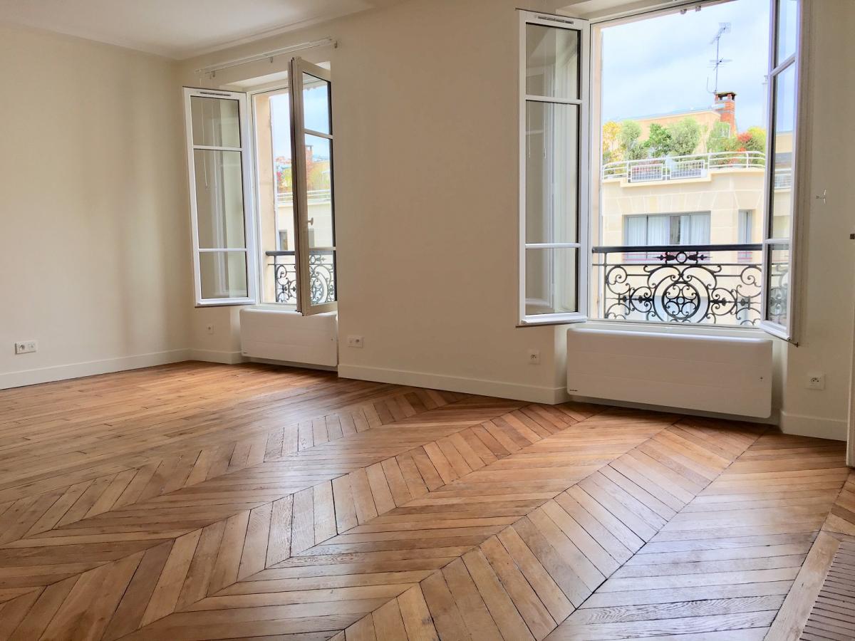 Paris XVème , Place du Commerce, 2 Pièces de 56m² 