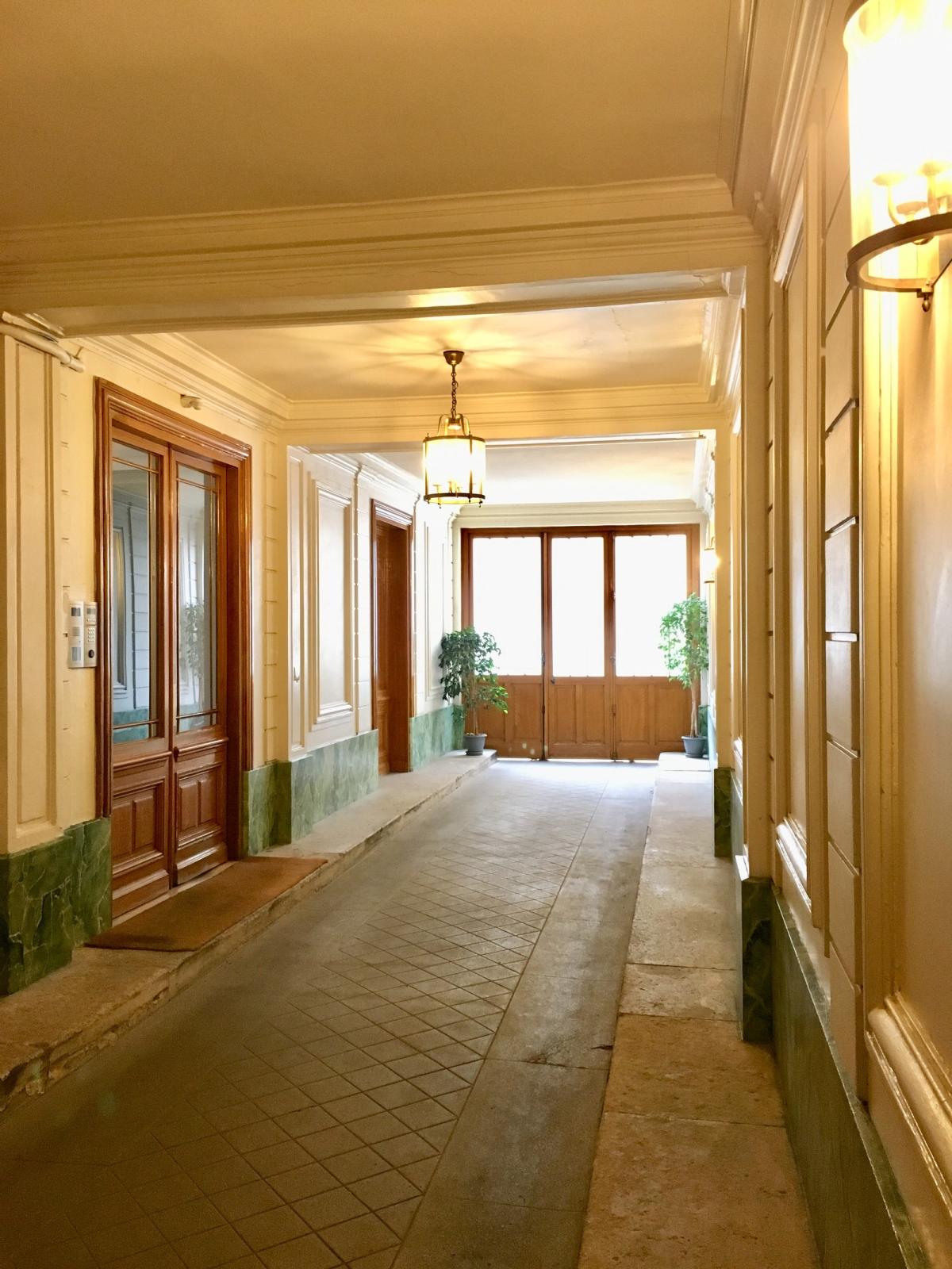 Paris XVème , Place du Commerce, 2 Pièces de 56m² 