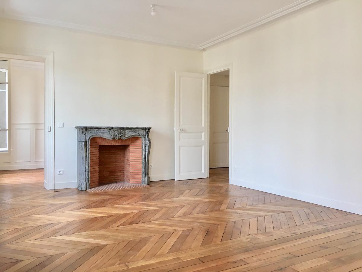 Paris XVème , Place du Commerce, 2 Pièces de 56m² 