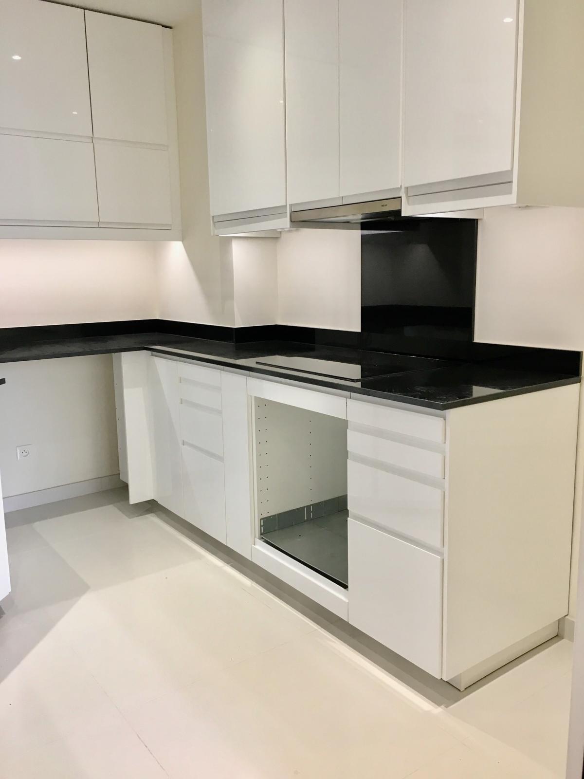 Paris XVème , Place du Commerce, 2 Pièces de 56m² 