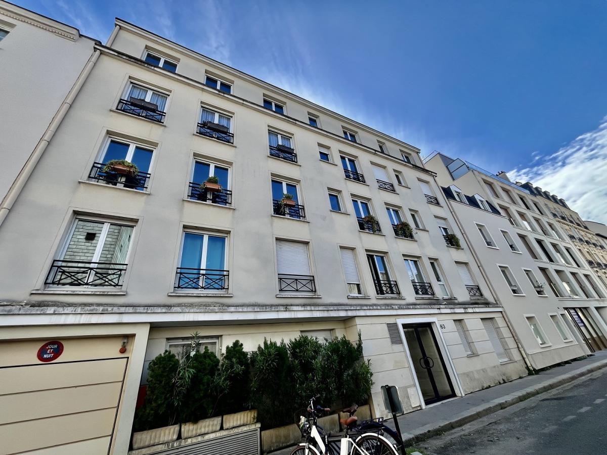Paris XVème, rue Gutenberg, Beau Studio  de 26,10m² avec Balcon 