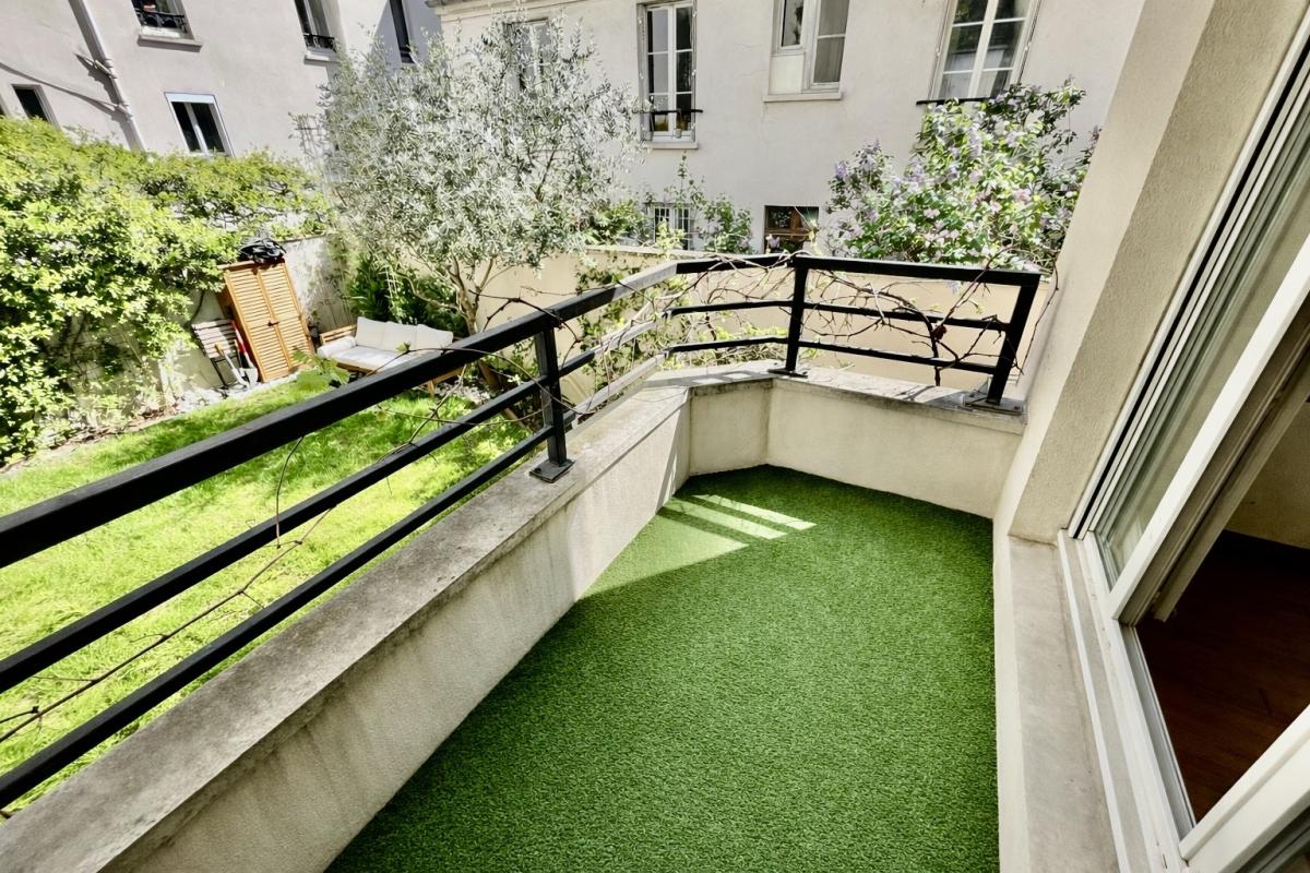 Paris XVème, rue Gutenberg, Beau Studio  de 26,10m² avec Balcon 