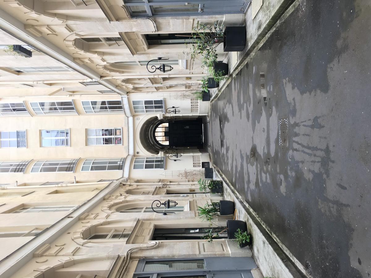 Paris 75002 Opéra Comique/Richelieu Drouot  Studio 14m² Opéra comique