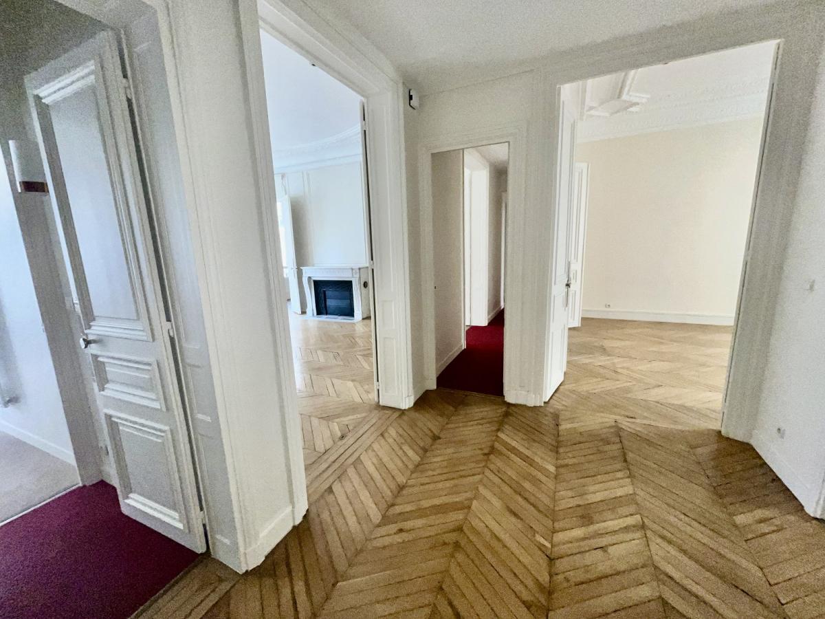 Paris VIIème, Solférino 5 Pièces de 147,43 m²