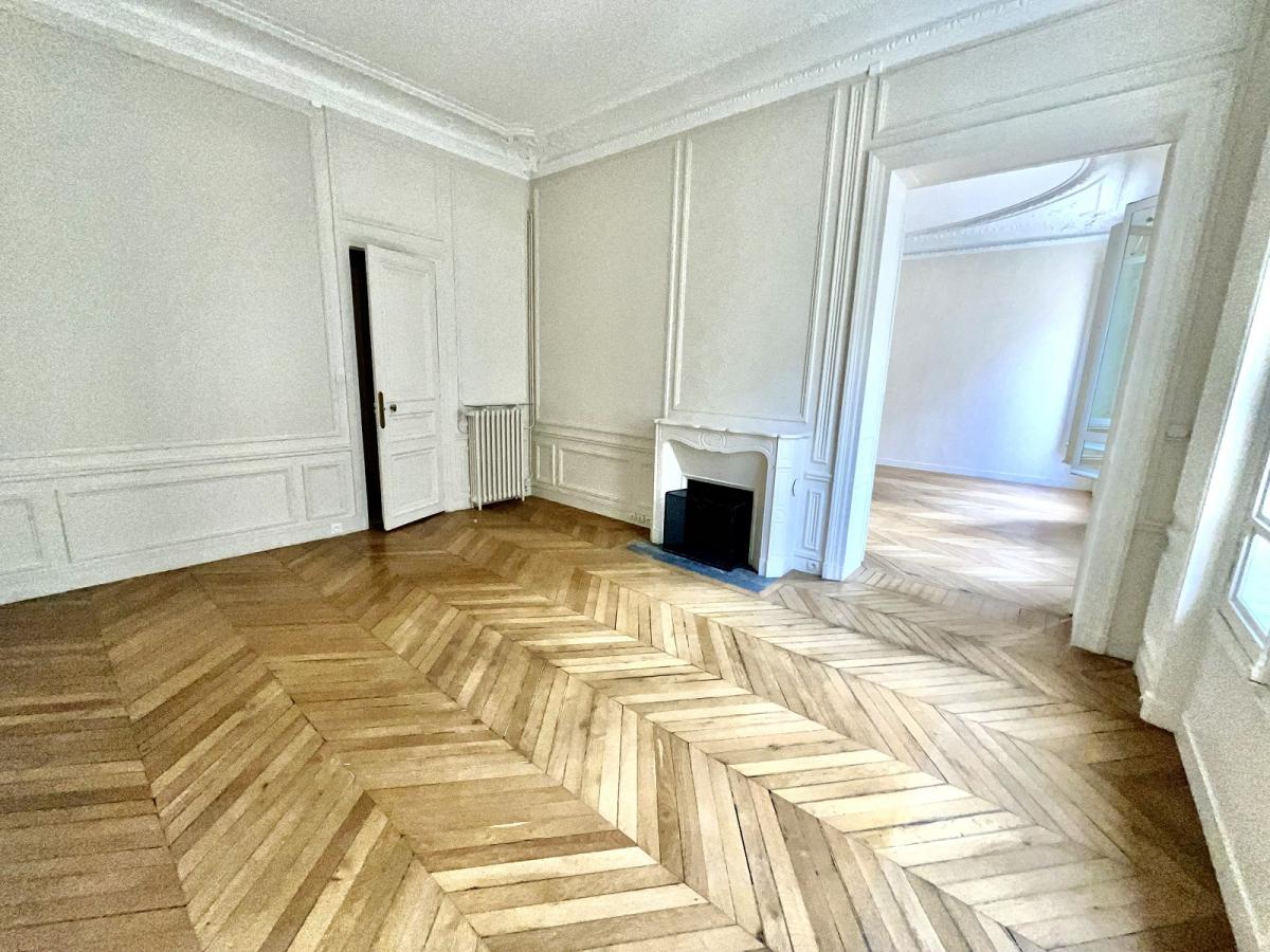 Paris VIIème, Solférino 5 Pièces de 147,43 m²