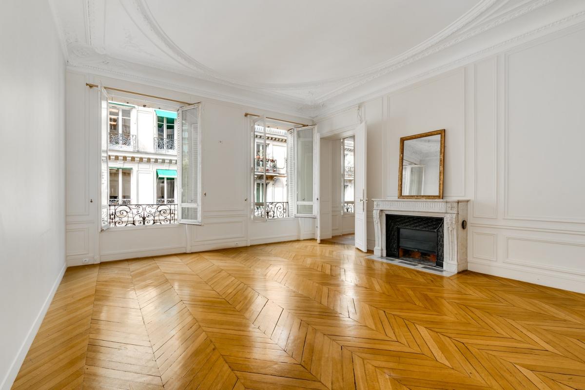 Paris VIIème, Solférino 5 Pièces de 147,43 m²