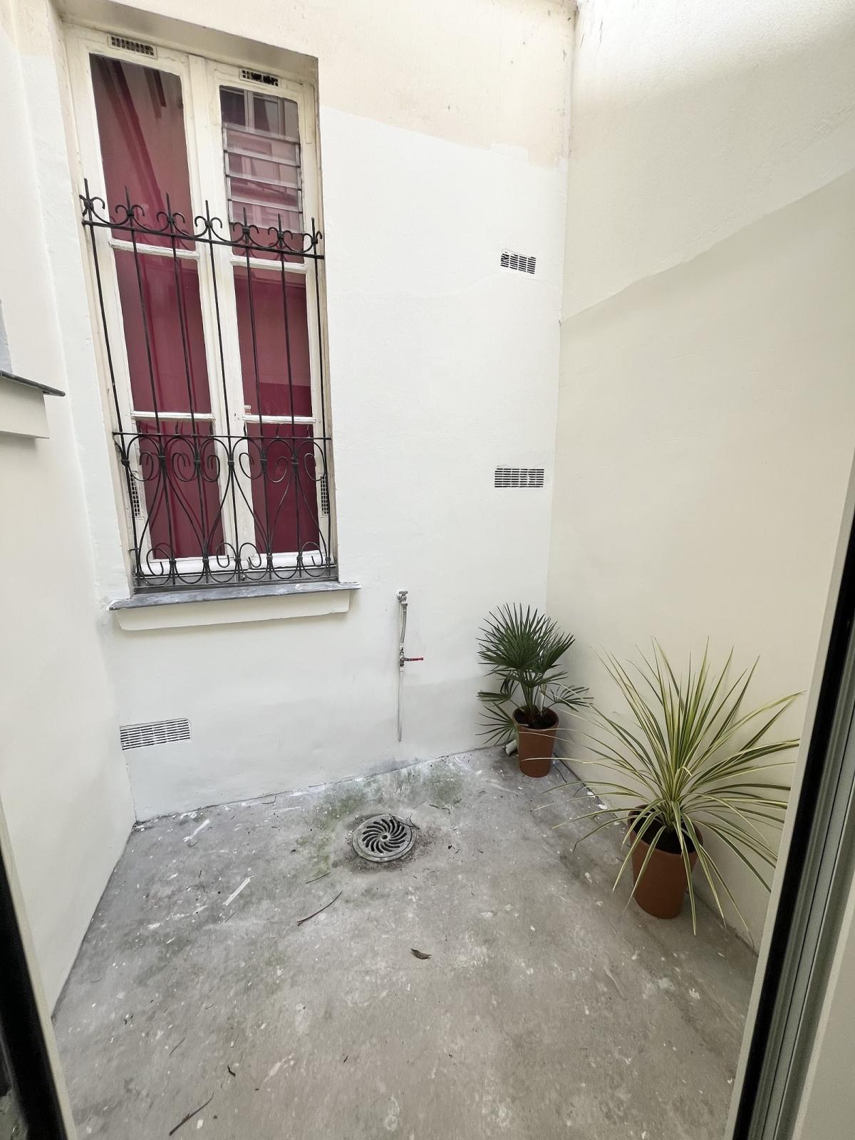 A LOUER Meublé  26m² PARIS XVème STUDIO meublé
