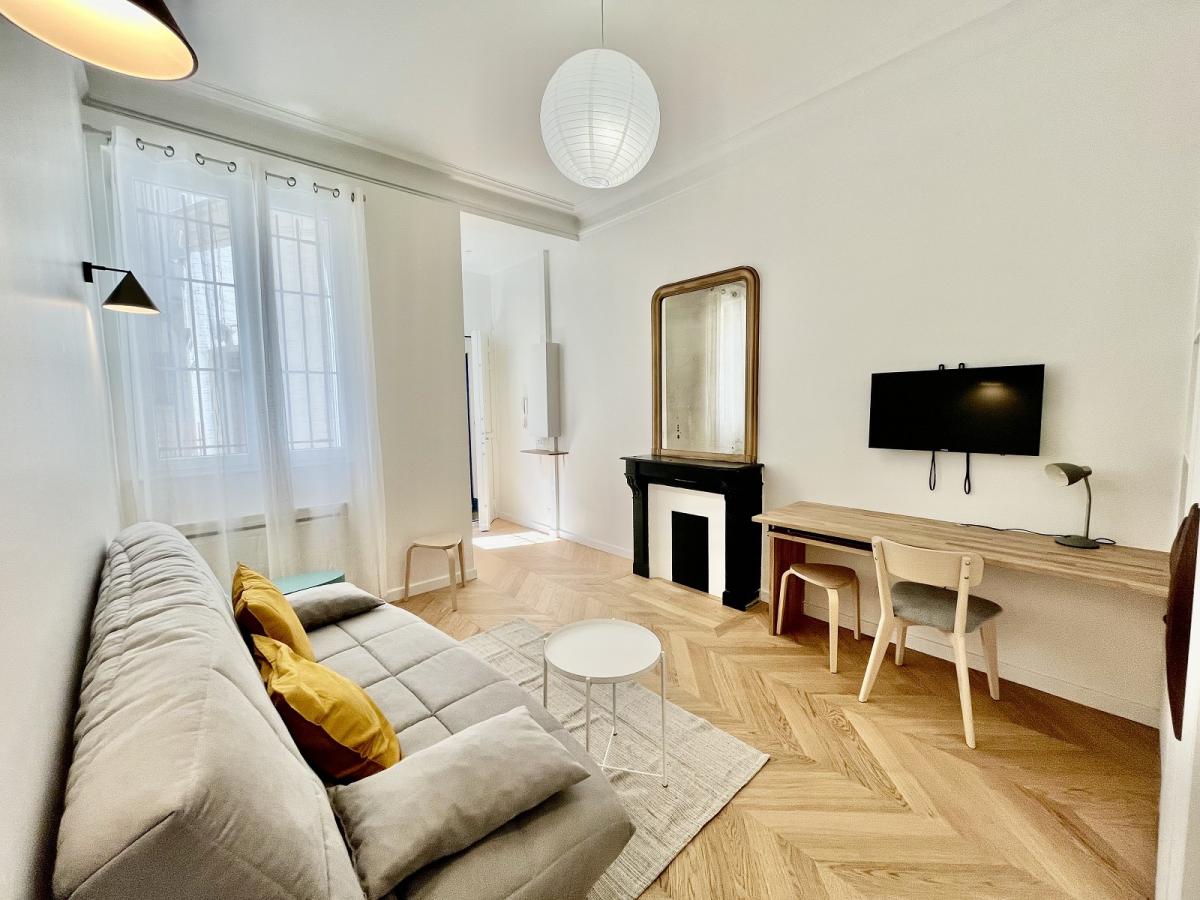 A LOUER Meublé  26m² PARIS XVème STUDIO meublé