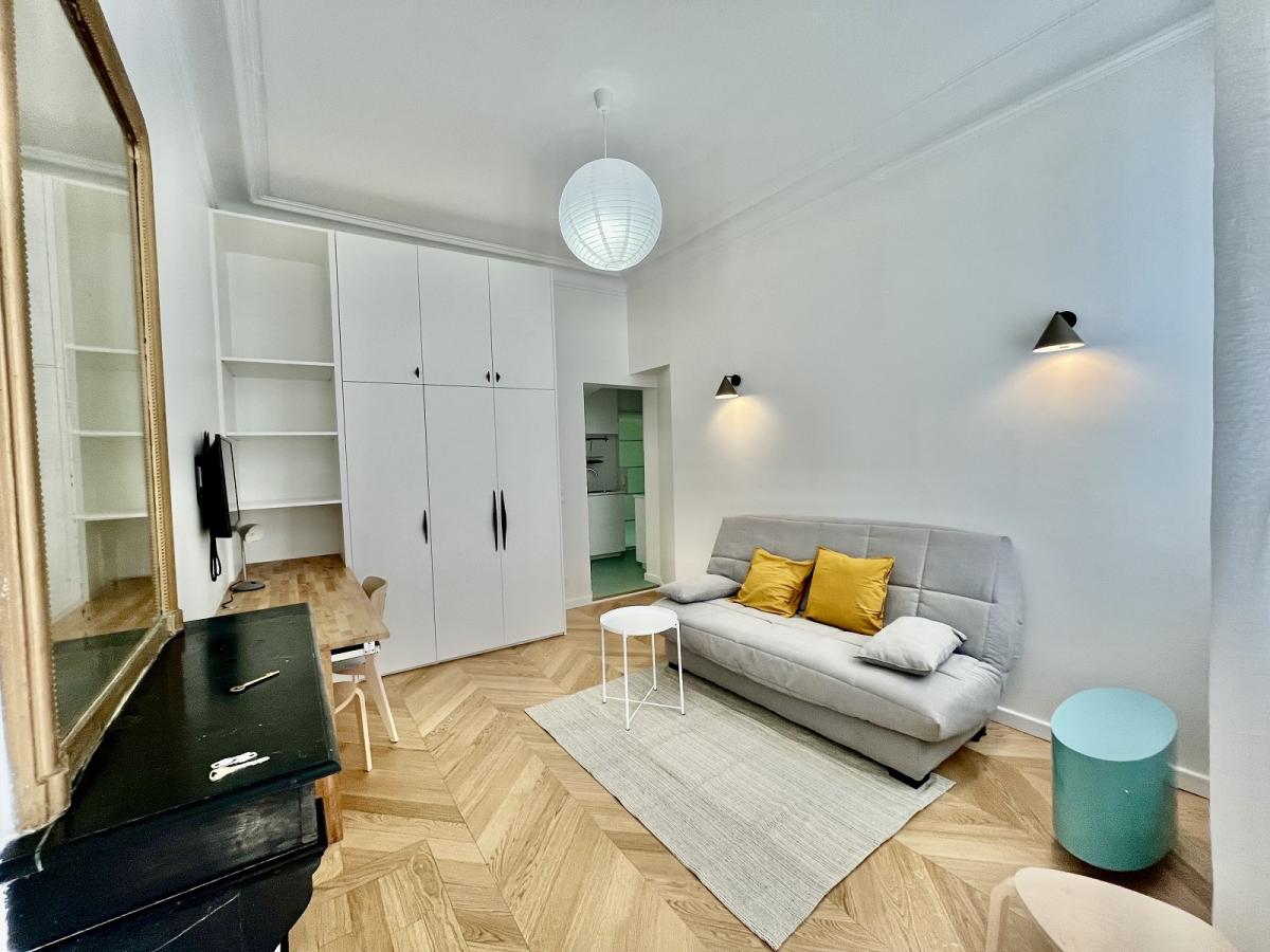 A LOUER Meublé  26m² PARIS XVème STUDIO meublé