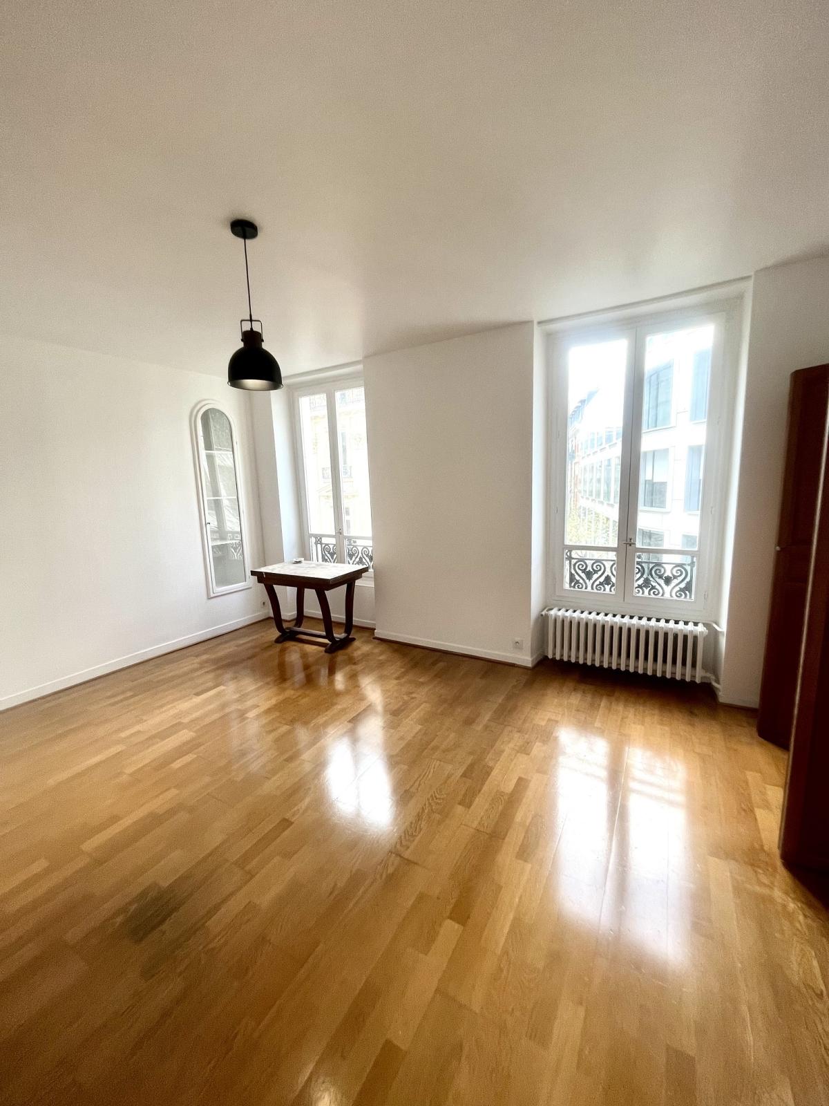 A LOUER 75002 PARIS STUDIO BOURSE