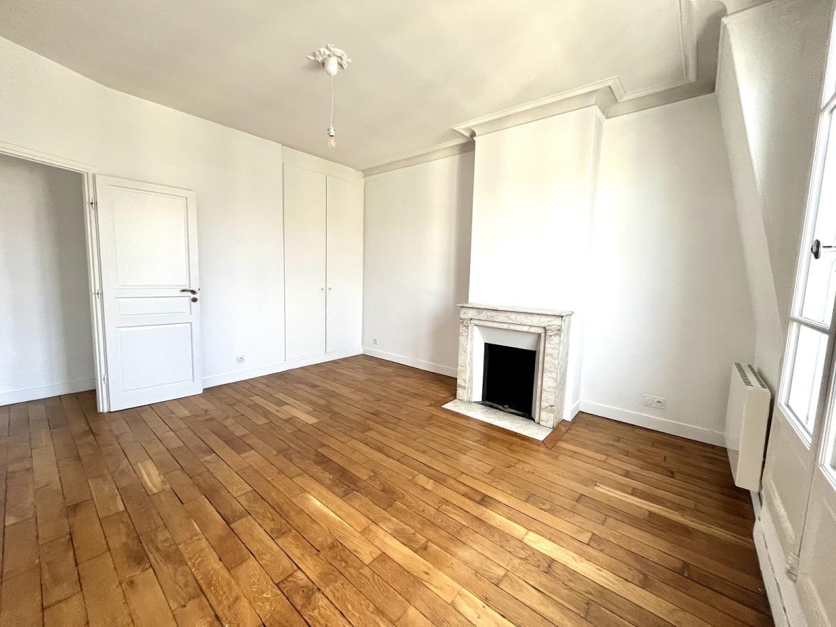 Paris Xème, Gare du Nord, 2 Pièces avec Balcon