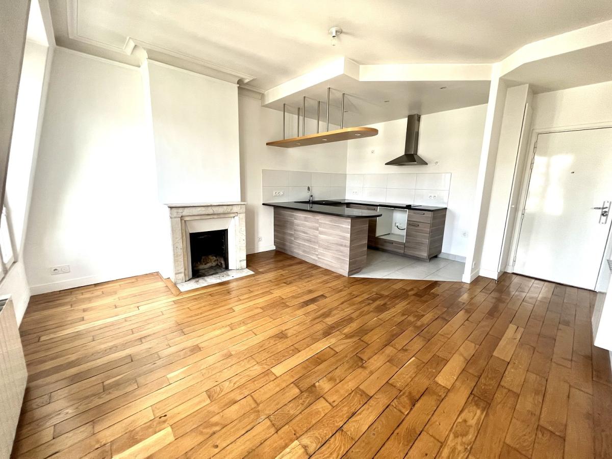 Paris Xème, Gare du Nord, 2 Pièces avec Balcon