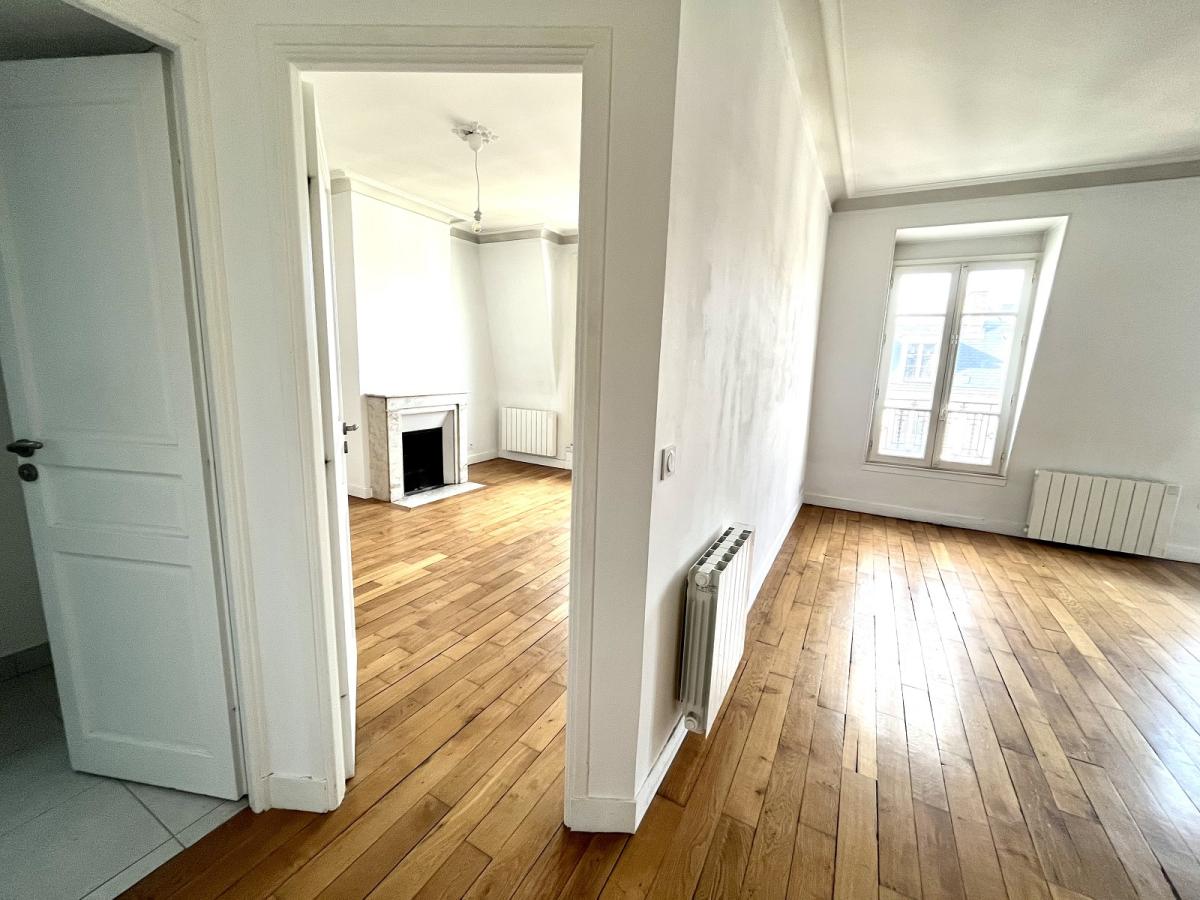 Paris Xème, Gare du Nord, 2 Pièces avec Balcon