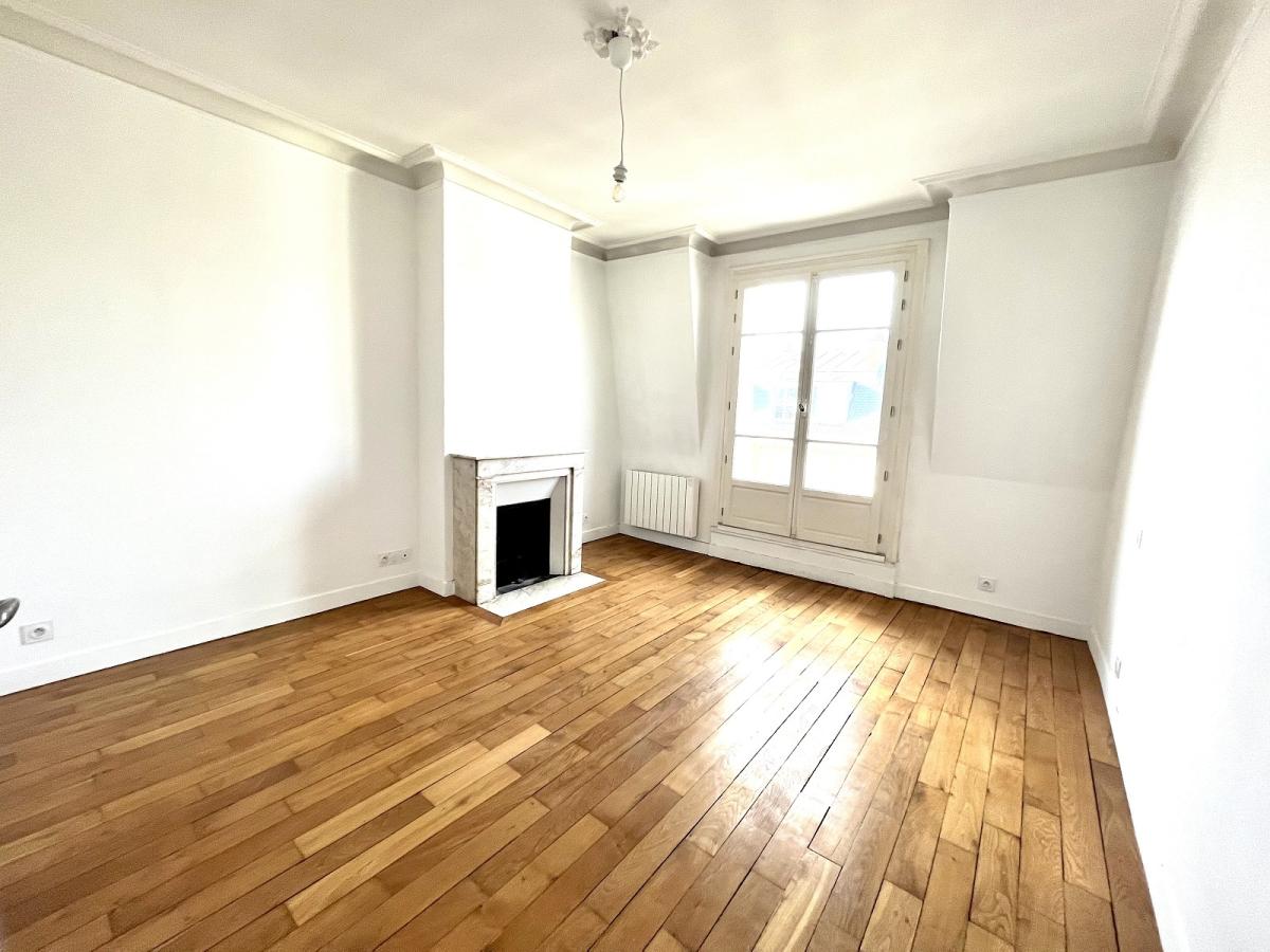 Paris Xème, Gare du Nord, 2 Pièces avec Balcon