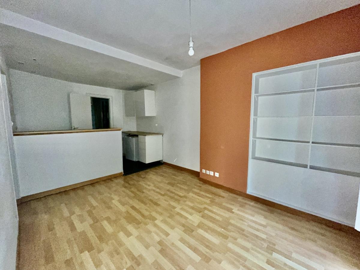 Paris Xième, métro Philippe Auguste, 2 Pièces 35,87 m²