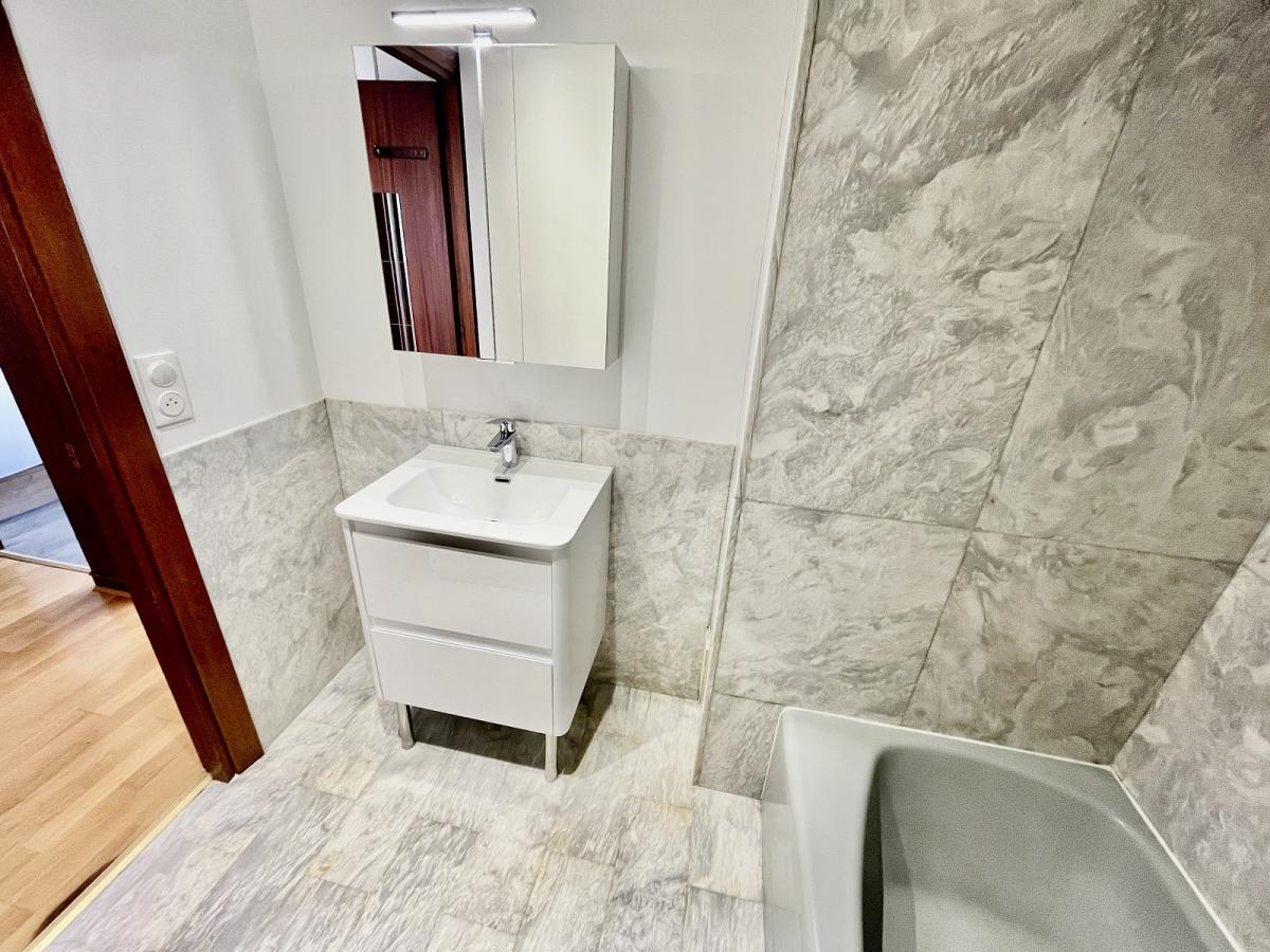 Paris XVIème Henri MArtin Bd Flandrin, Grand Studio de 30,51m² refait à neuf