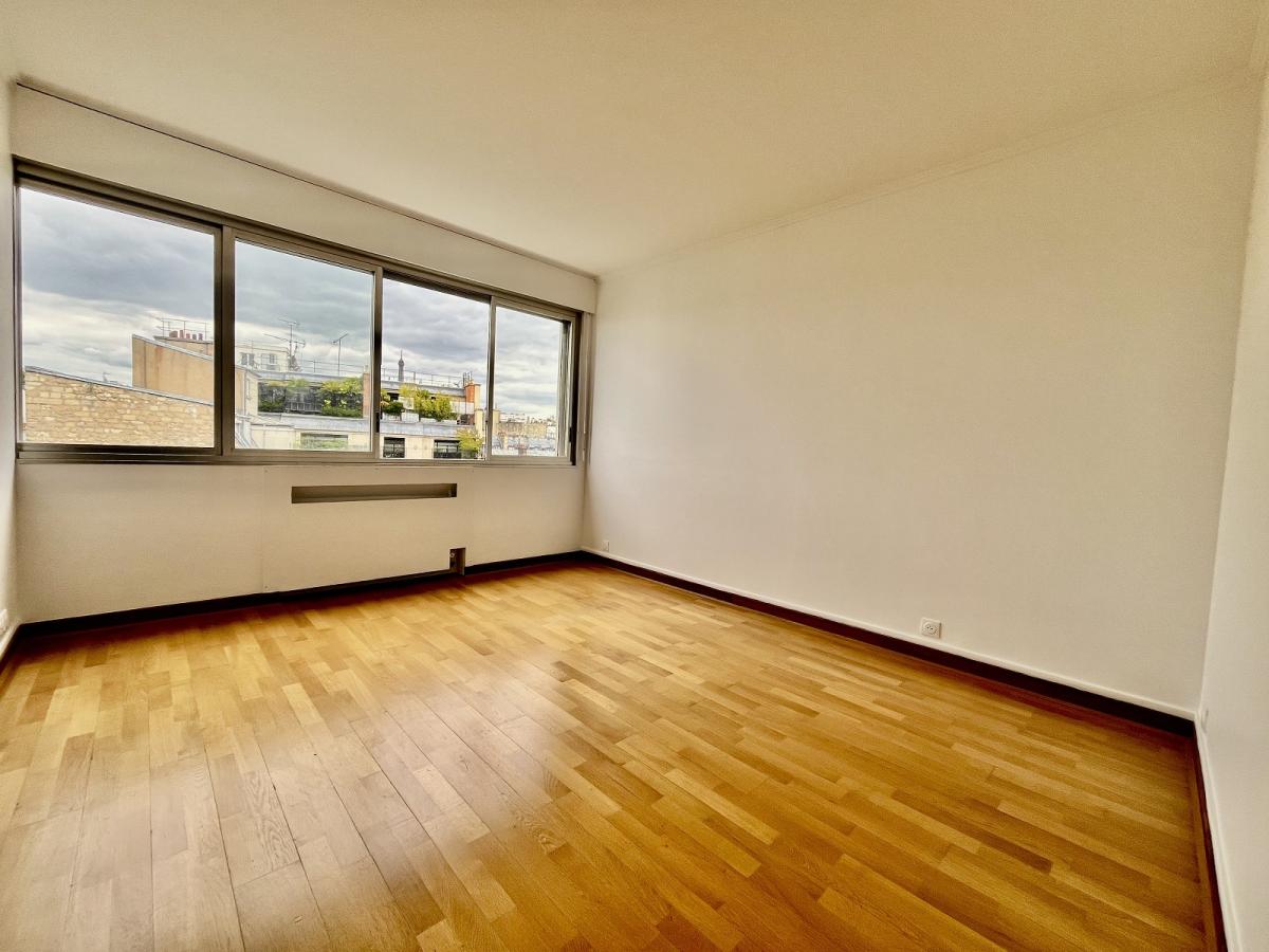 Paris XVIème Henri MArtin Bd Flandrin, Grand Studio de 30,51m² refait à neuf