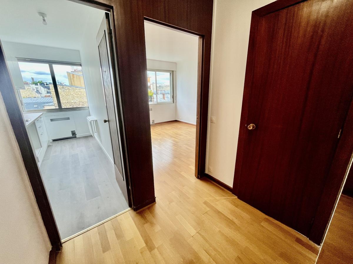 Paris XVIème Henri MArtin Bd Flandrin, Grand Studio de 30,51m² refait à neuf