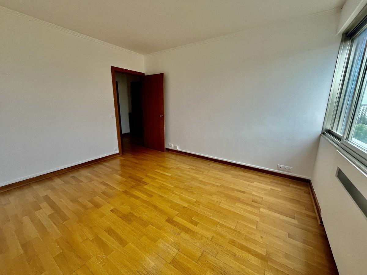 Paris XVIème Henri MArtin Bd Flandrin, Grand Studio de 30,51m² refait à neuf