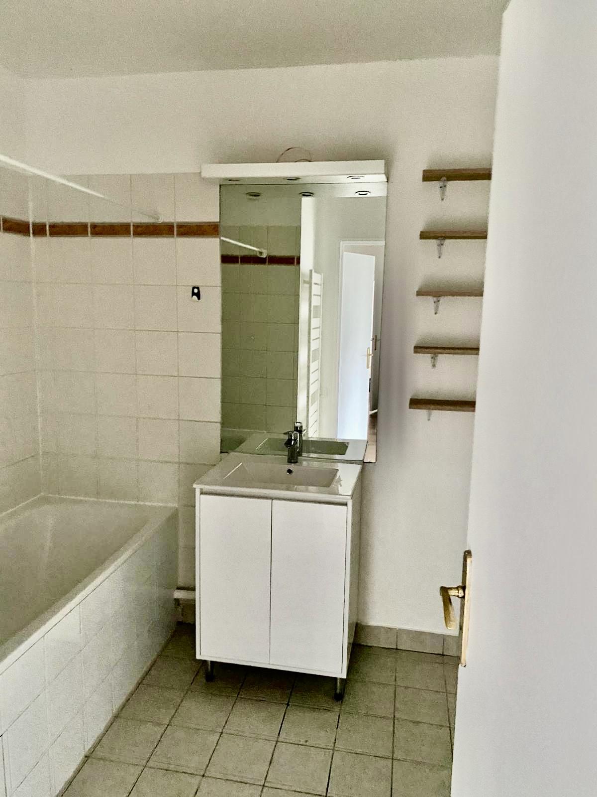 Montrouge (92120), 3Pièces de 68,24 m² avec Balcon et Parking