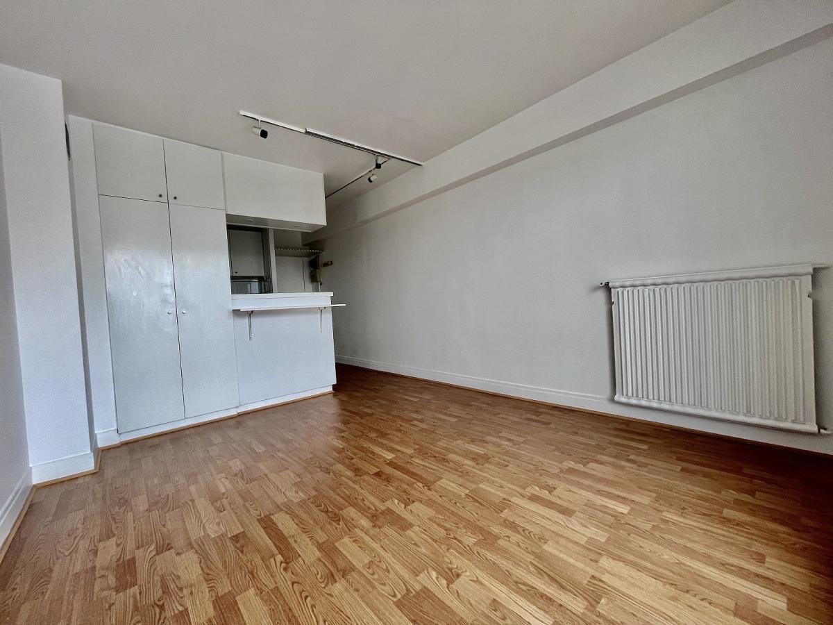 A LOUER  STUDIO 20.5m²  LEVALLOIS PERRET  