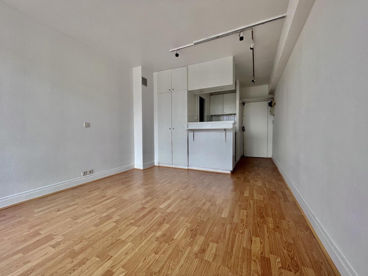 A LOUER  STUDIO 20.5m²  LEVALLOIS PERRET  