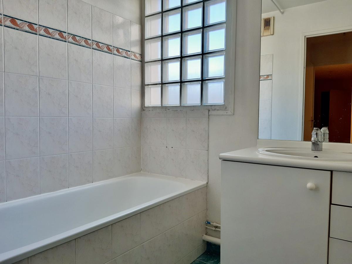 Montrouge (92120) Chatillon Montrouge, 3 pièces de 63,91 m²  avec Parking