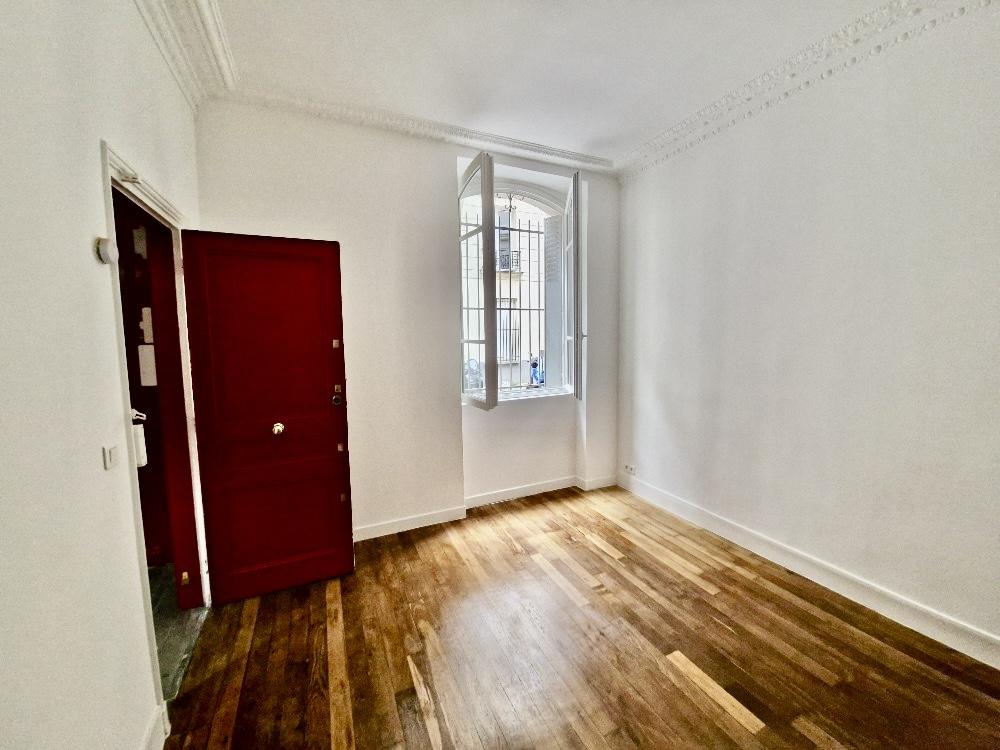 Paris XIème, entre les métros Faidherbe Chaligny et Nation, Studiio entièrement refait à neuf