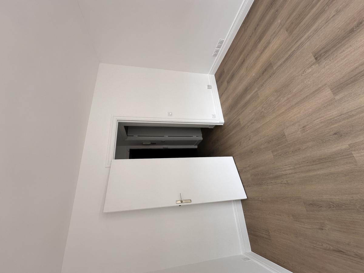 A LOUER PARIS XVème STUDIO REFAIT NEUF 