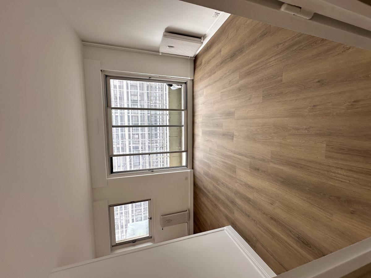 A LOUER PARIS XVème STUDIO REFAIT NEUF 