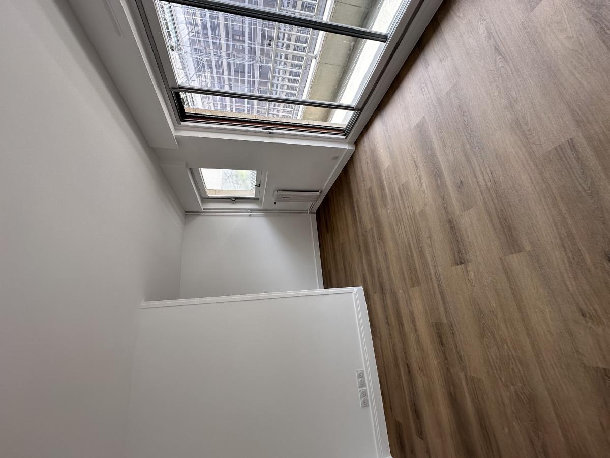 A LOUER PARIS XVème STUDIO REFAIT NEUF 