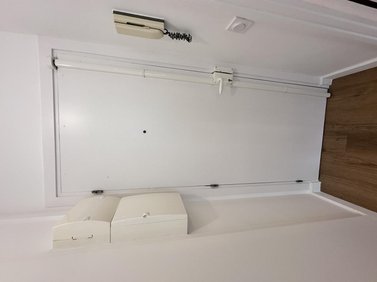 A LOUER PARIS XVème STUDIO REFAIT NEUF 