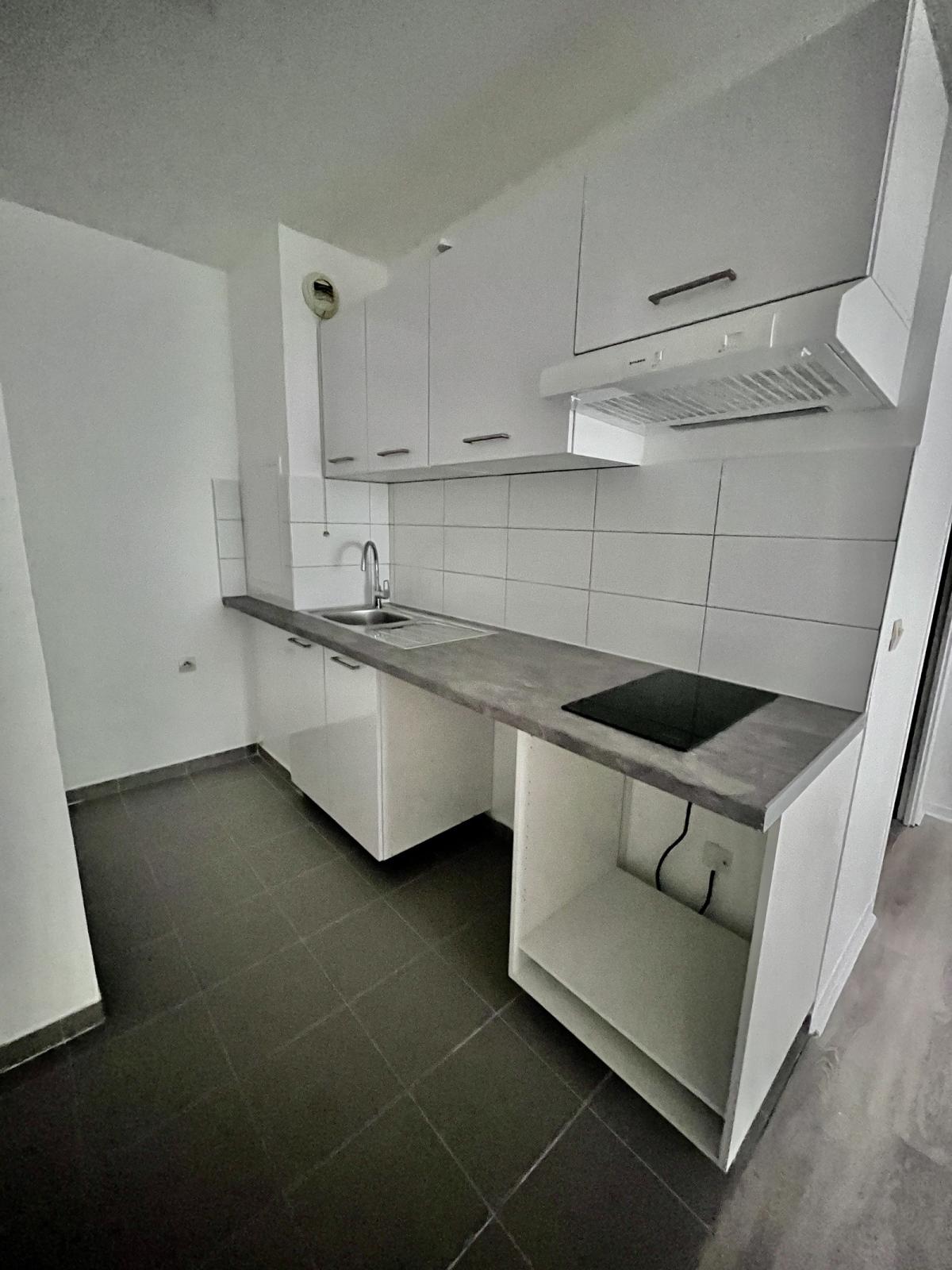 Paris XIIIème Beau Studio refait à neuf avec balcon