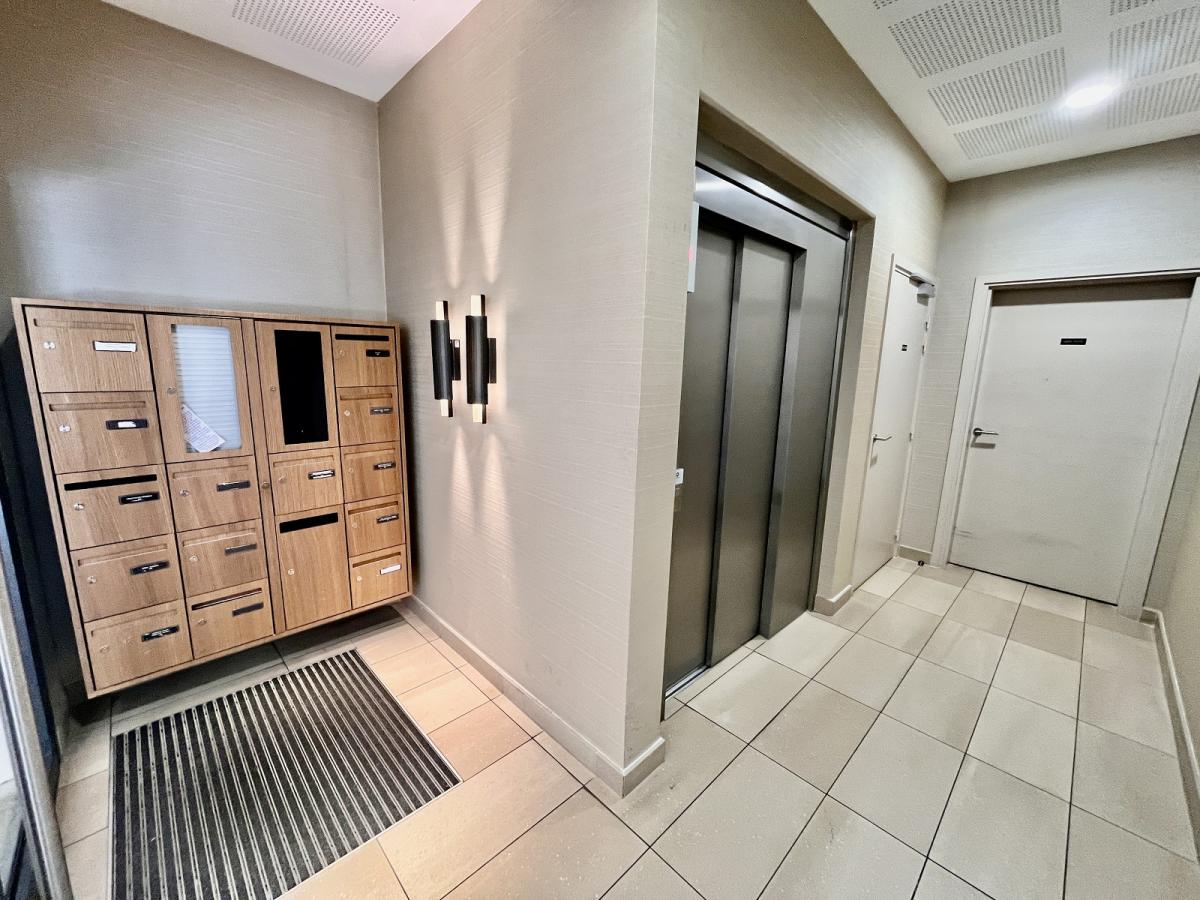 A LOUER 3 PIECES 74.39m² avec BALCON. Paris XVème