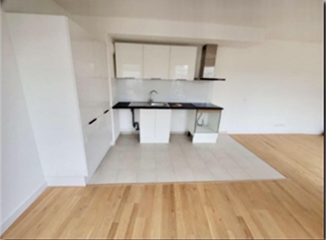 A LOUER 3 PIECES 74.39m² avec BALCON. Paris XVème
