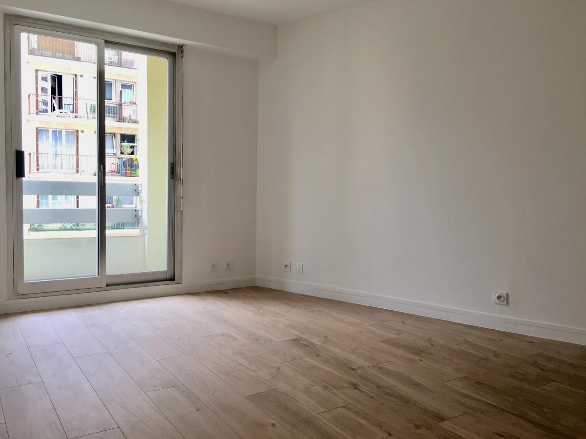 Paris XIVème  Alésia, Grand  2 Pièces avec Balcon